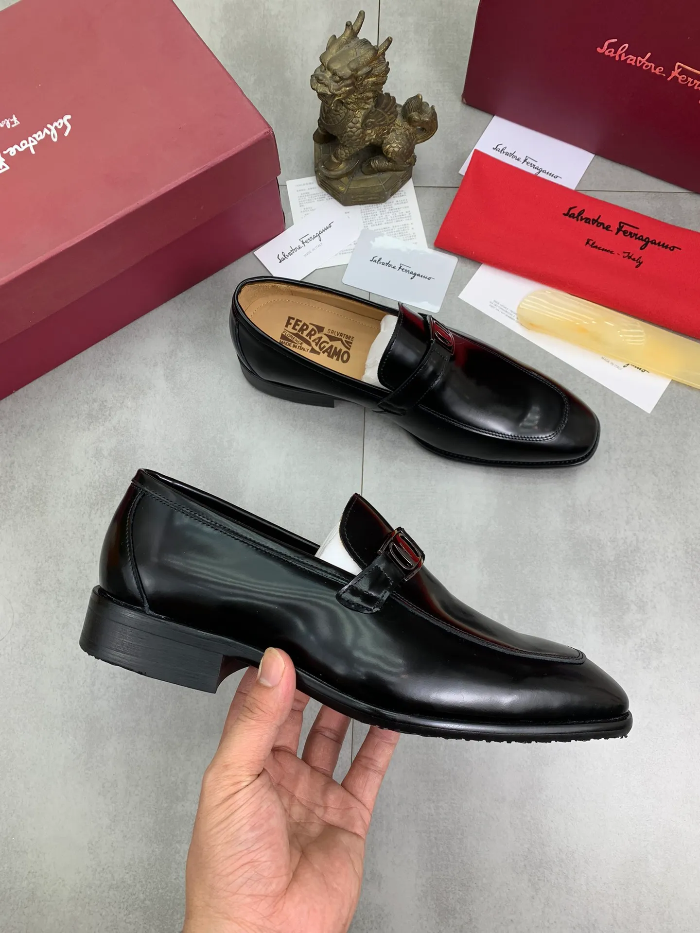 Men's Men's Shoes 💰P460💰[New Style] Water-dyed Niuli 🆘[Salvatore Ferragamo] Ferragamo's latest casual business leather shoes for men! Available at counters simultaneously! The fabric is made of specially imported original open-edge beaded calfskin, and the interior is made of imported water-dyed cowhide. It is absolutely luxurious and leads the fashion trend. Matching code: 38-45 (46 and 47 can be customized); black and brown colors are optional